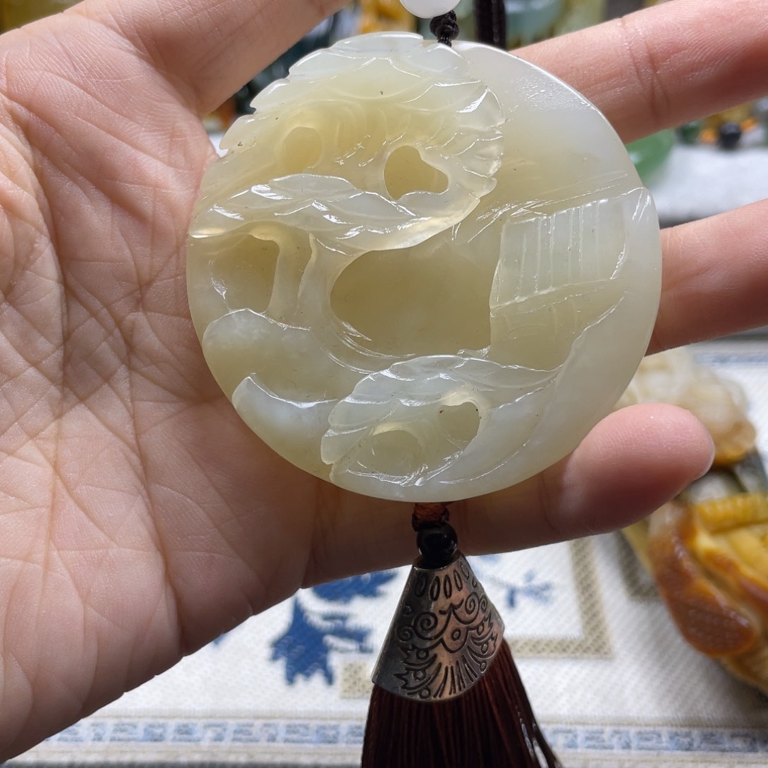 蛇纹石玉颈饰未镶嵌