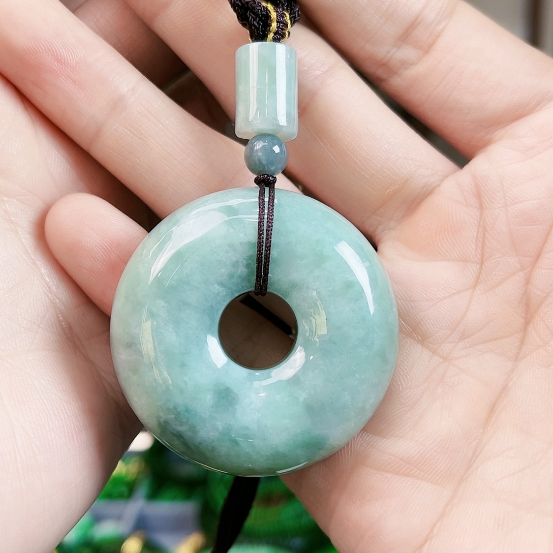 翡翠颈饰未镶嵌吊坠