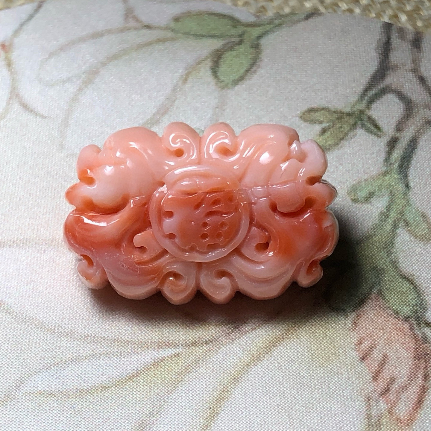 深水珊瑚仿古龙福牌 左右通孔 尺寸26.6*17.6*13mm