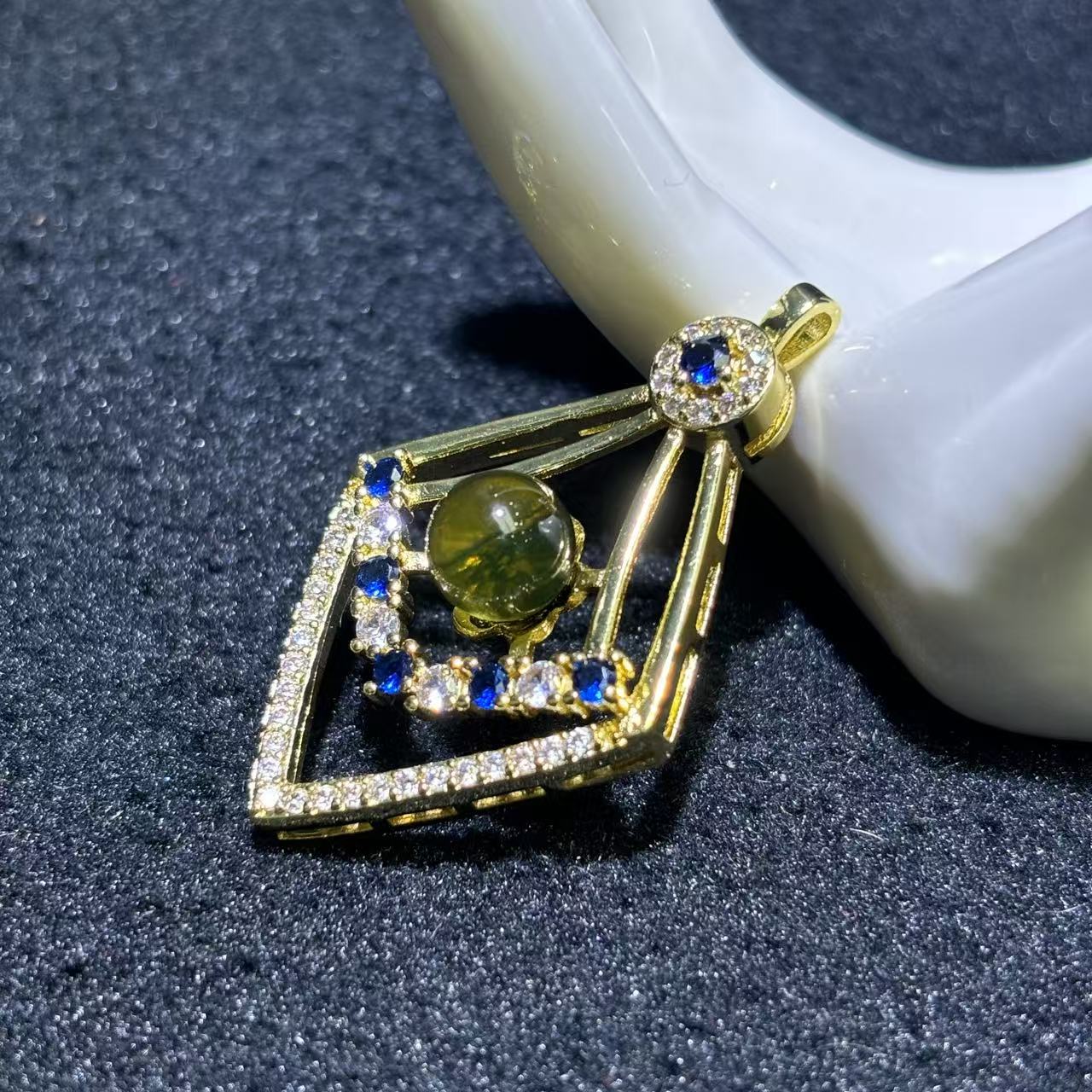 q2-MT2581-琥珀蓝珀吊坠-配绳子-多样性发一件