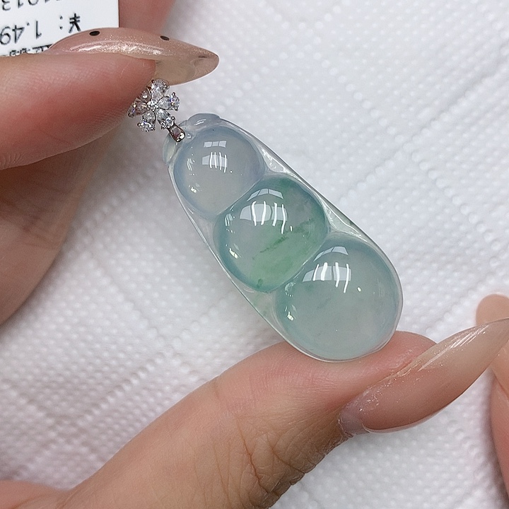 颈饰18K金镶嵌翡翠