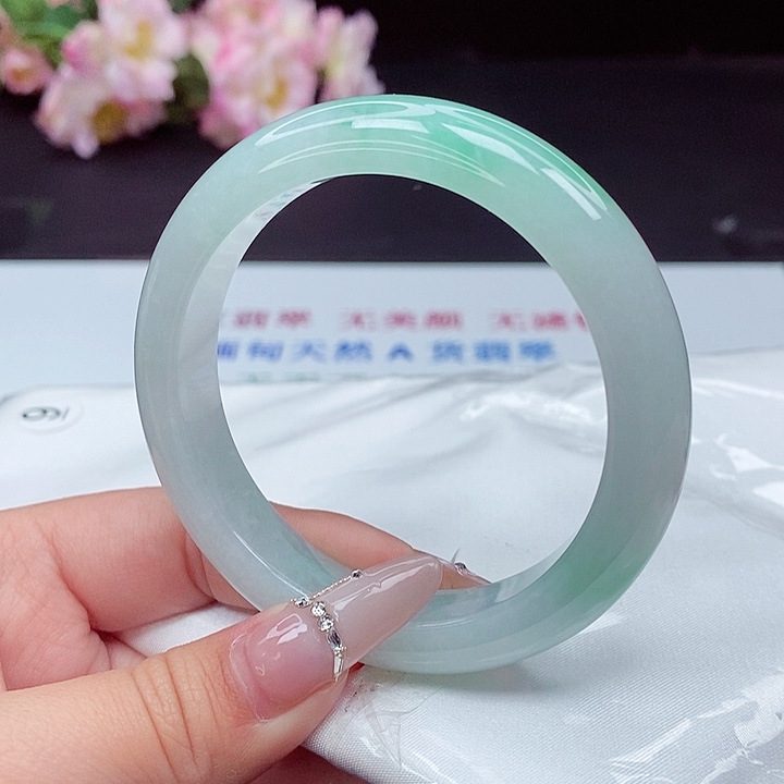 翡翠手镯未镶嵌54.8圈