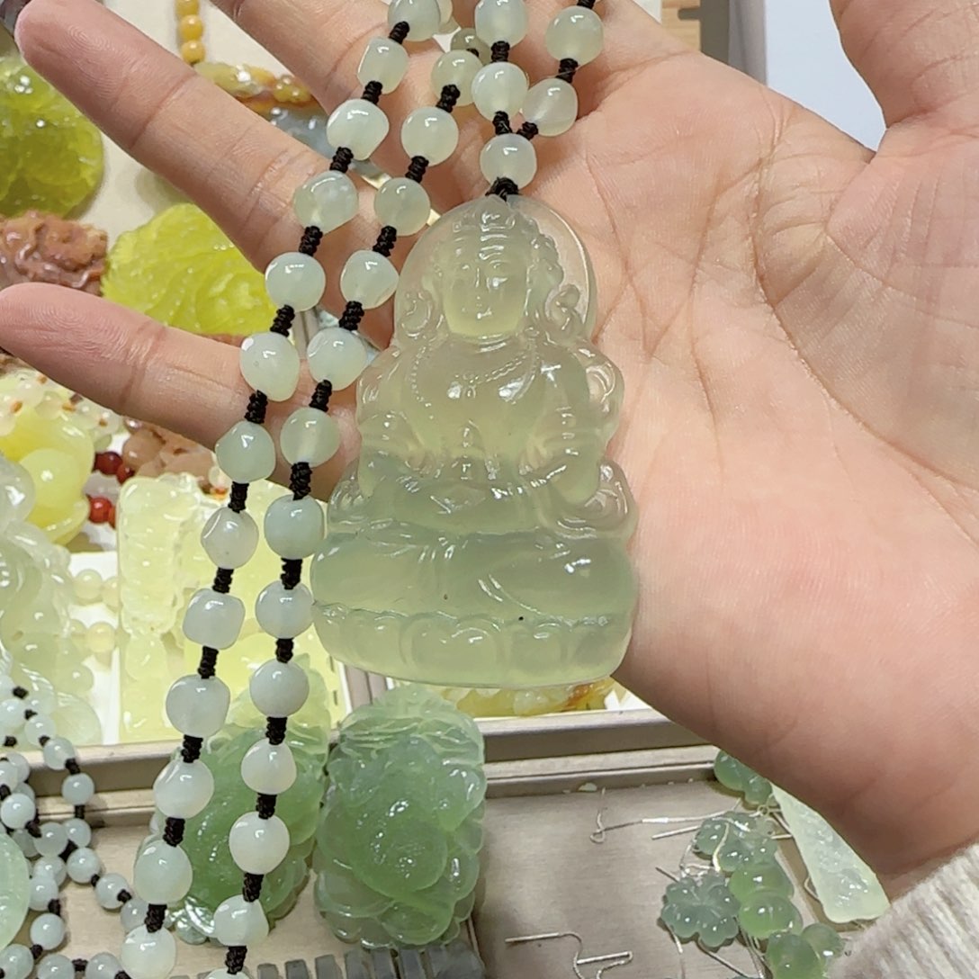 未镶嵌蛇纹石玉吊坠