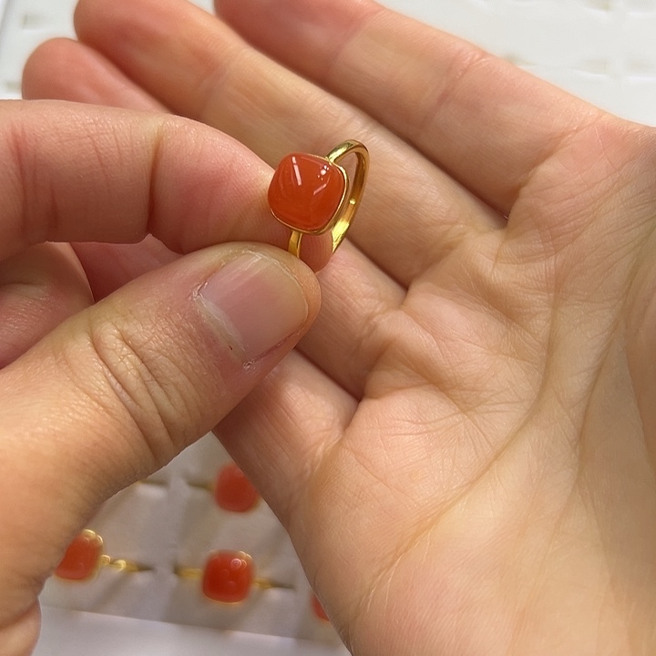 芳***菲南红玛瑙银S925镶嵌戒指