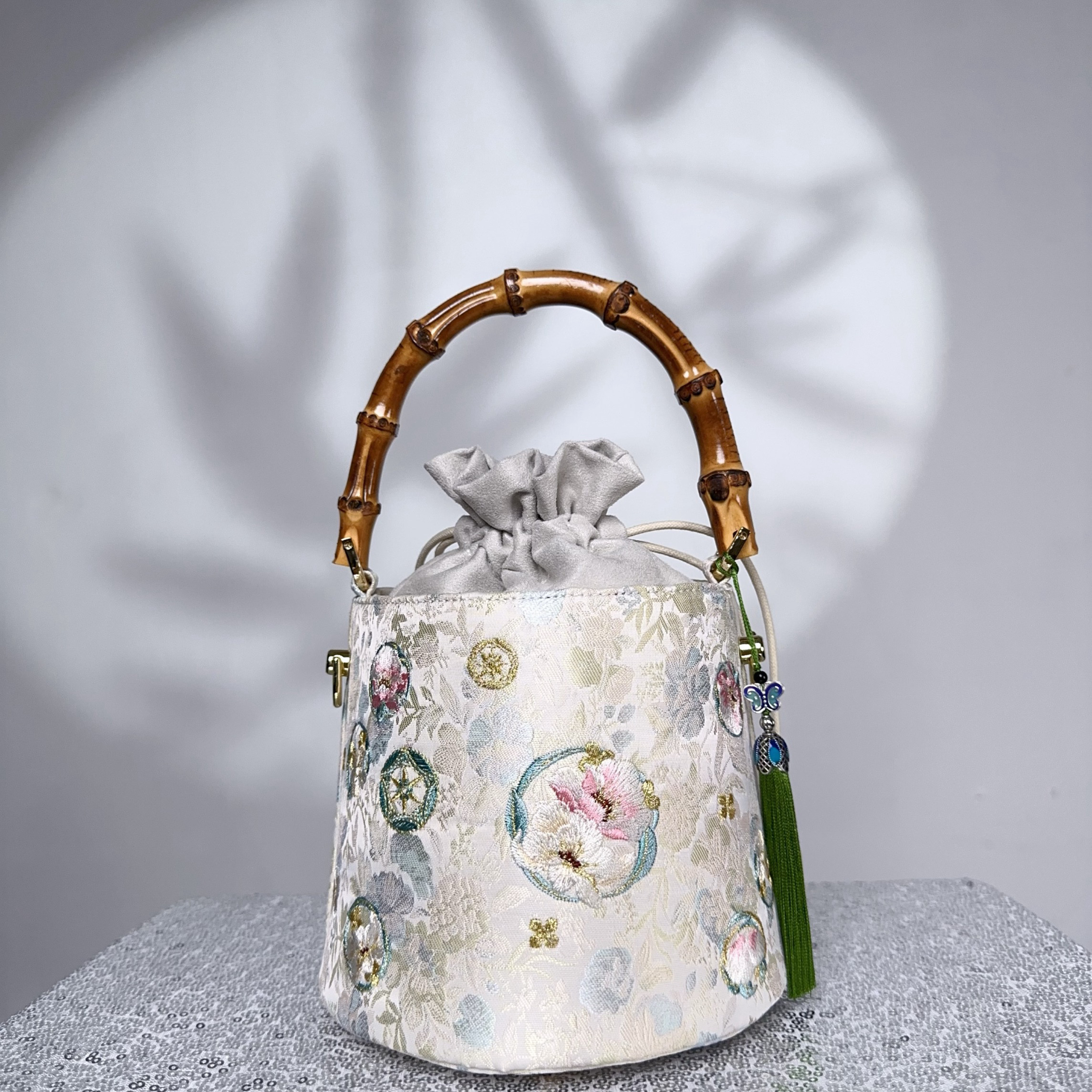 新中式竹节水桶包2025新复古国风流苏配旗袍汉服手提单肩斜挎女包