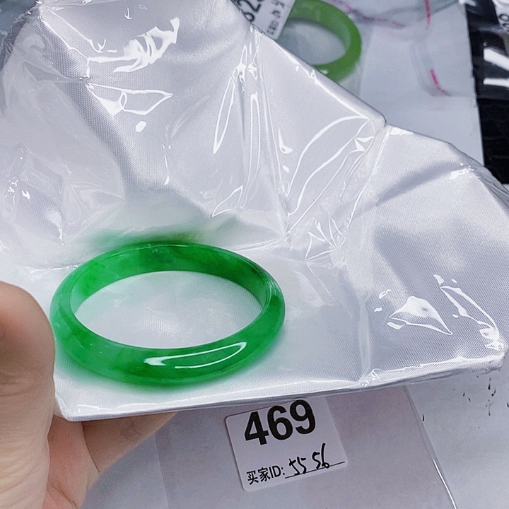 翡翠未镶嵌手镯一图一物实物为准（微瑕处理）