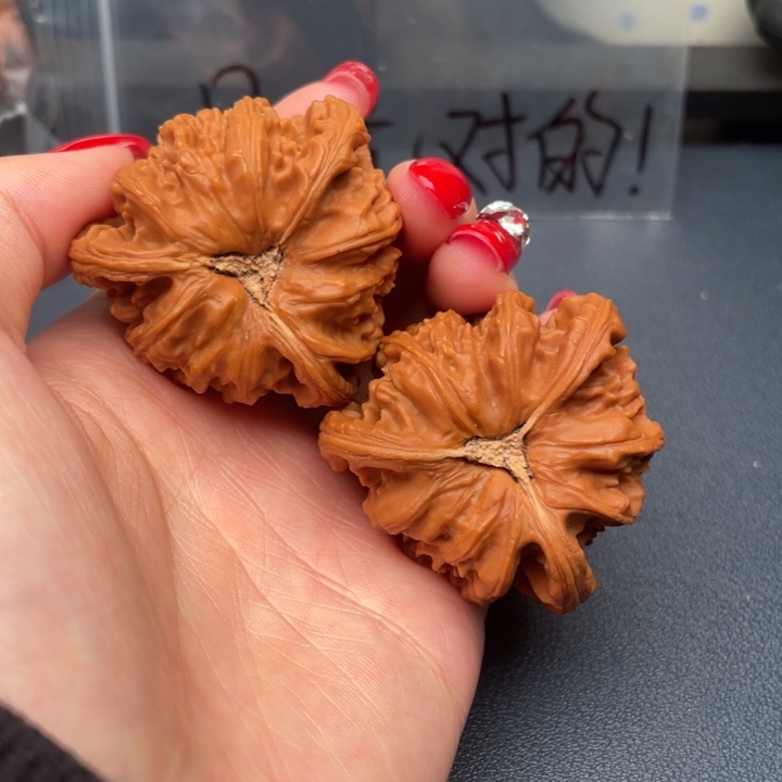 蒸***波文玩核桃吊坠白狮子