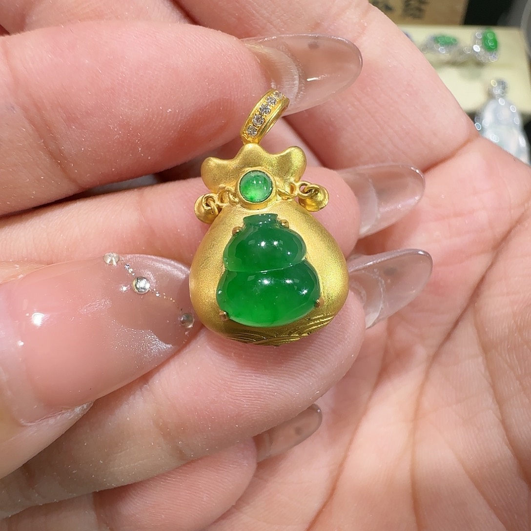 【闪购商品】颈饰18K金镶嵌翡翠