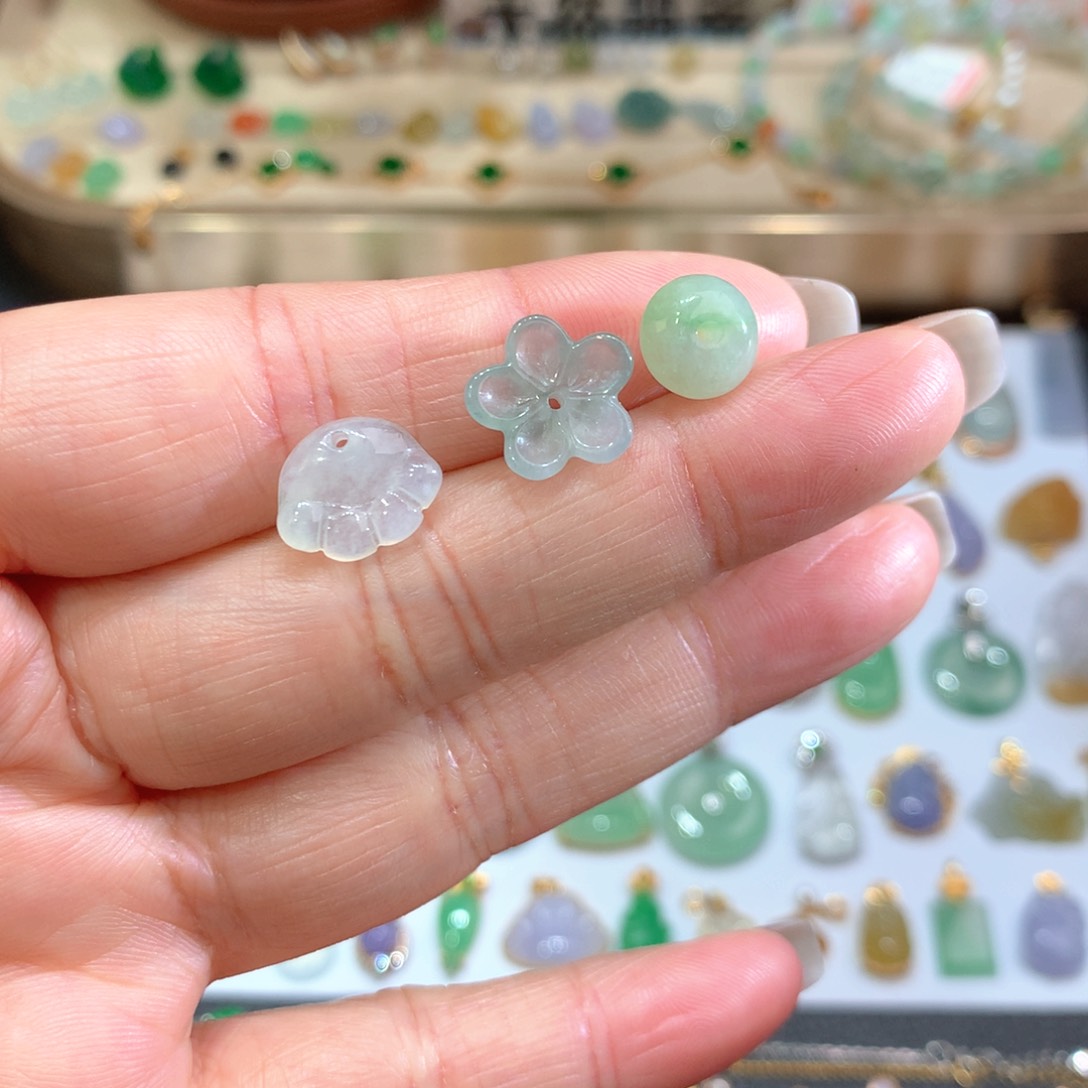 翡翠颈饰未镶嵌翡翠吊坠的未镶嵌