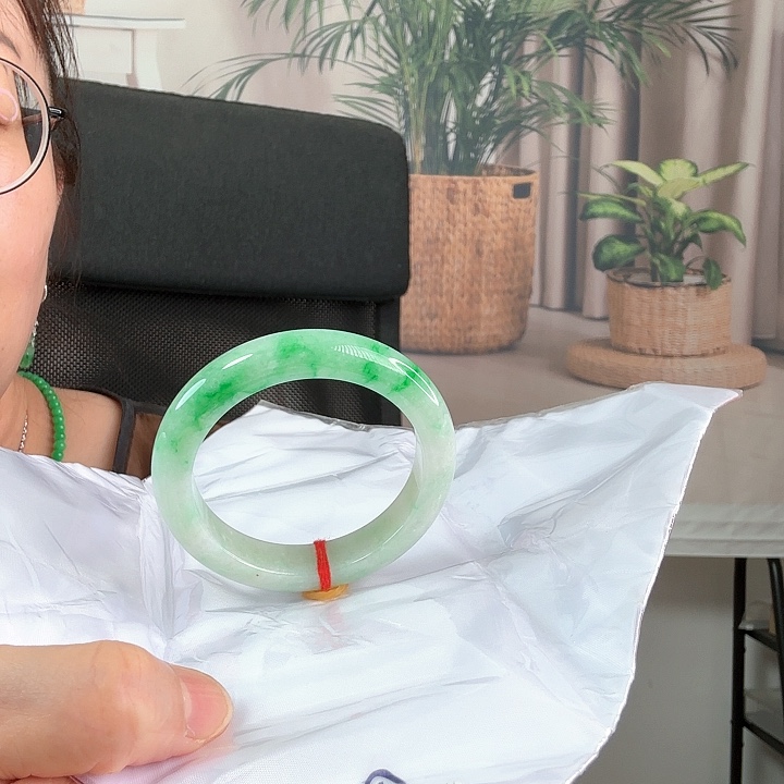 翡翠手镯未镶嵌正圈