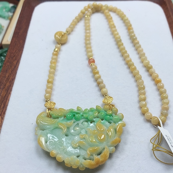 翡翠颈饰未镶嵌吊坠