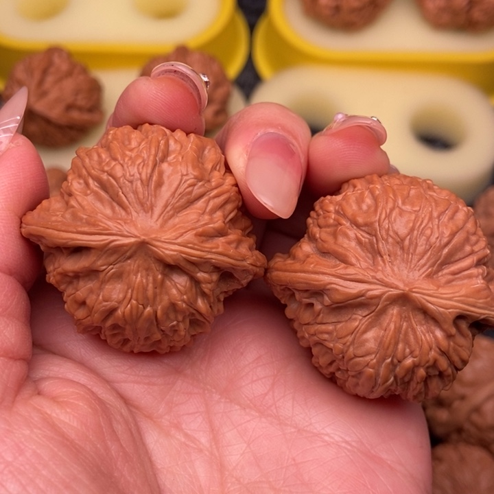 文玩核桃把件苏****?41毕业老树原桩磨盘