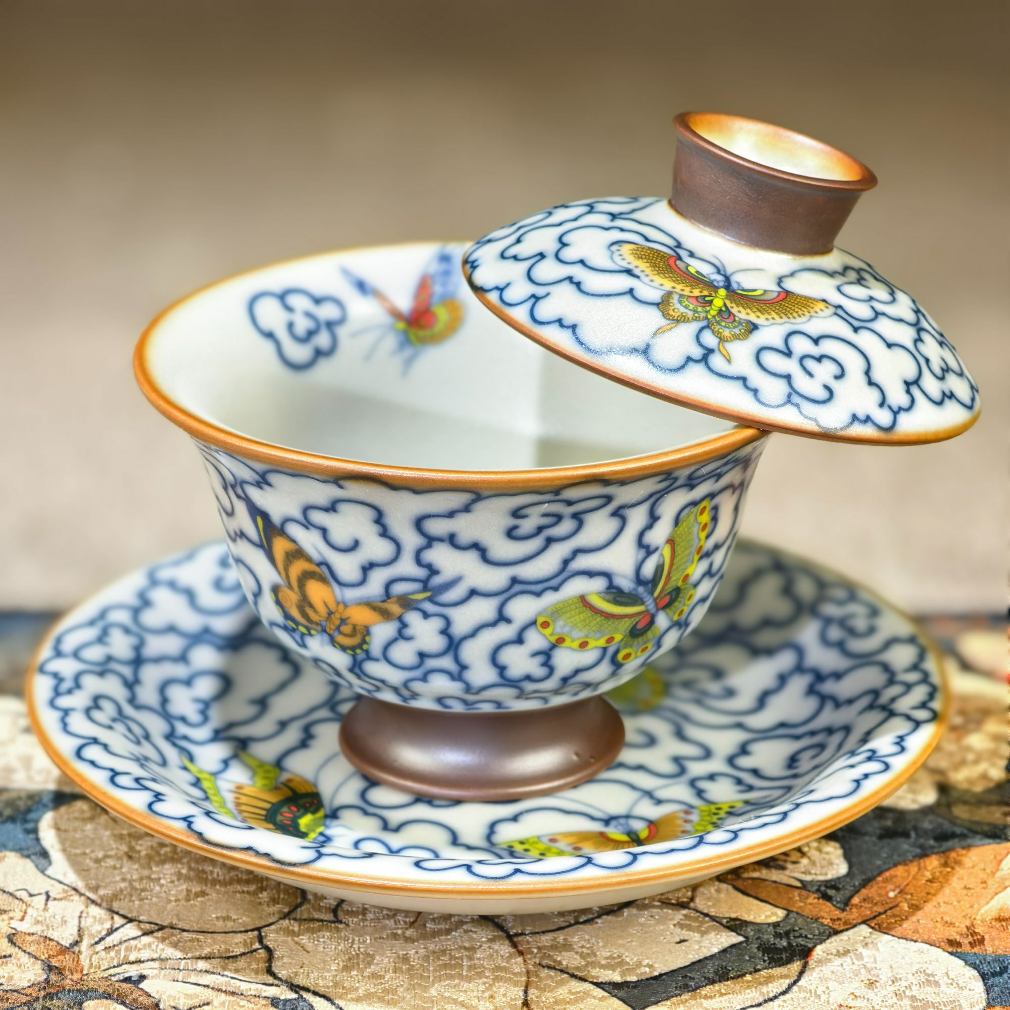 青花祥云斗彩蝴蝶三才盖碗B17327