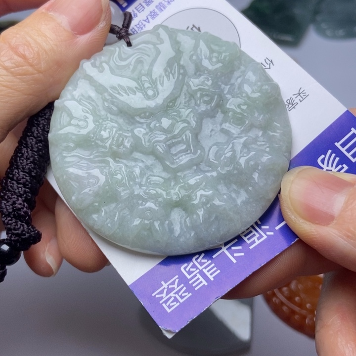 翡翠挂件未镶嵌翡翠