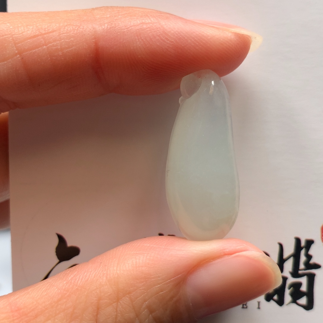 翡翠颈饰未镶嵌白色小福瓜
