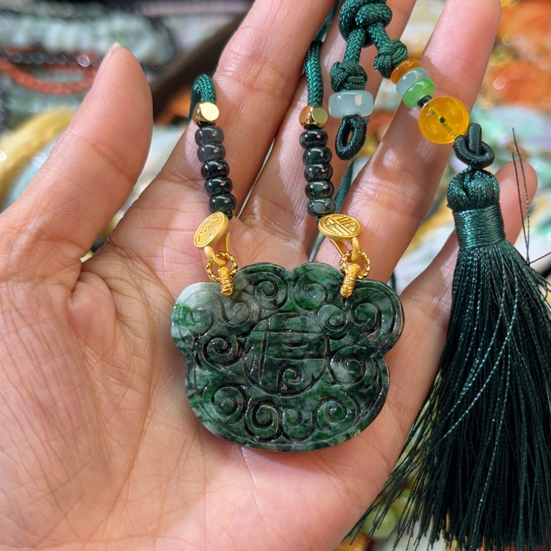 翡翠颈饰未镶嵌待编款