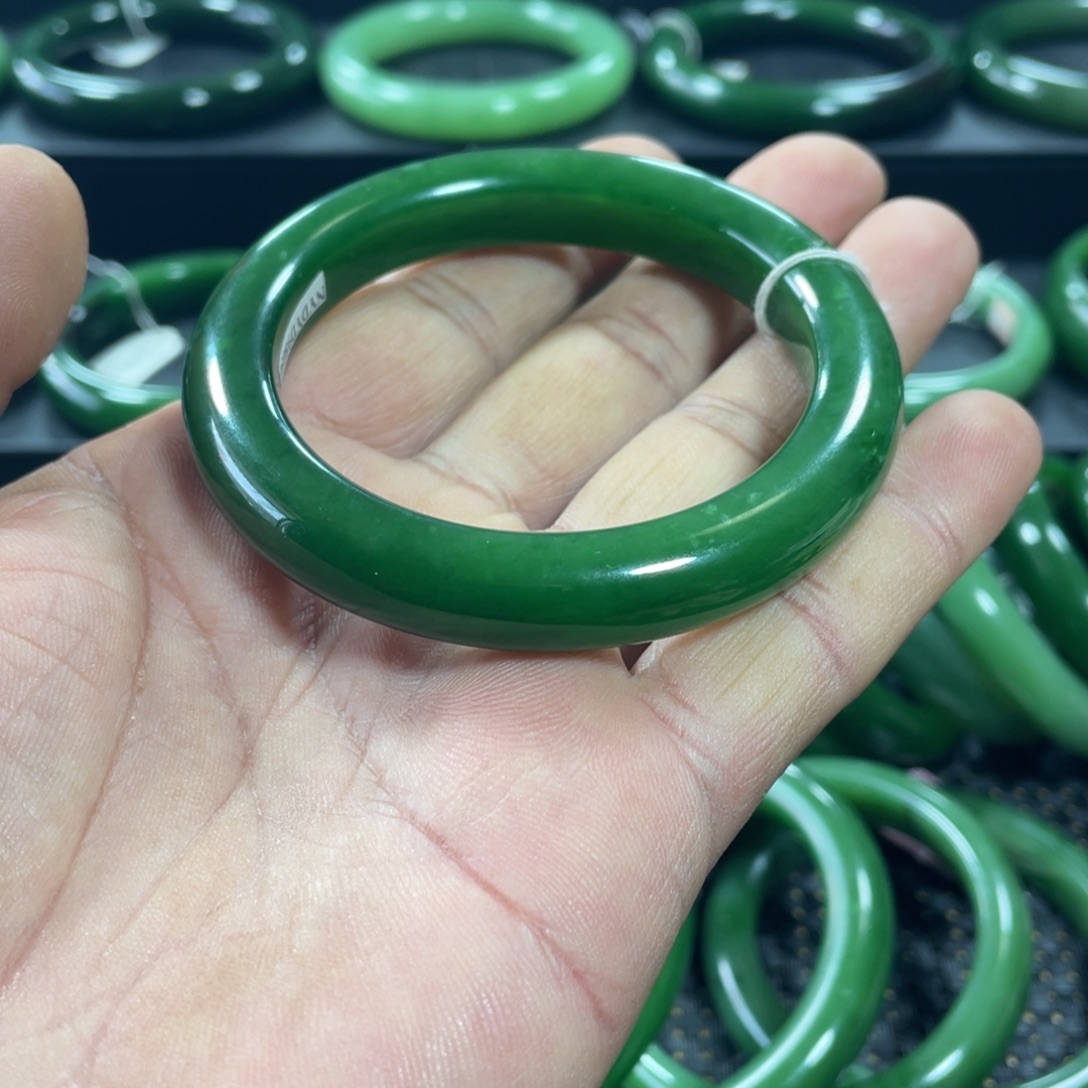 和田玉（碧玉）未镶嵌手镯