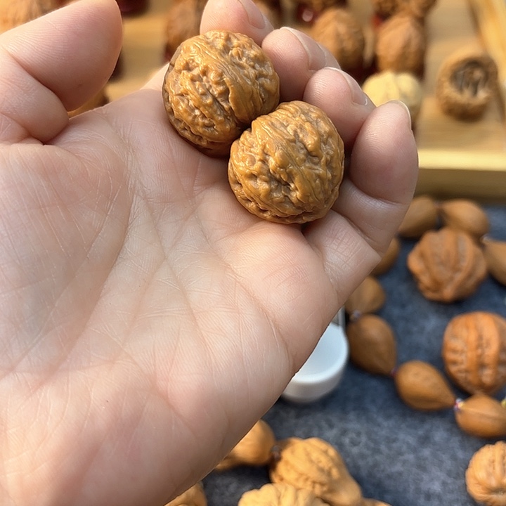 文玩核桃吊坠瑜**腾云朵088