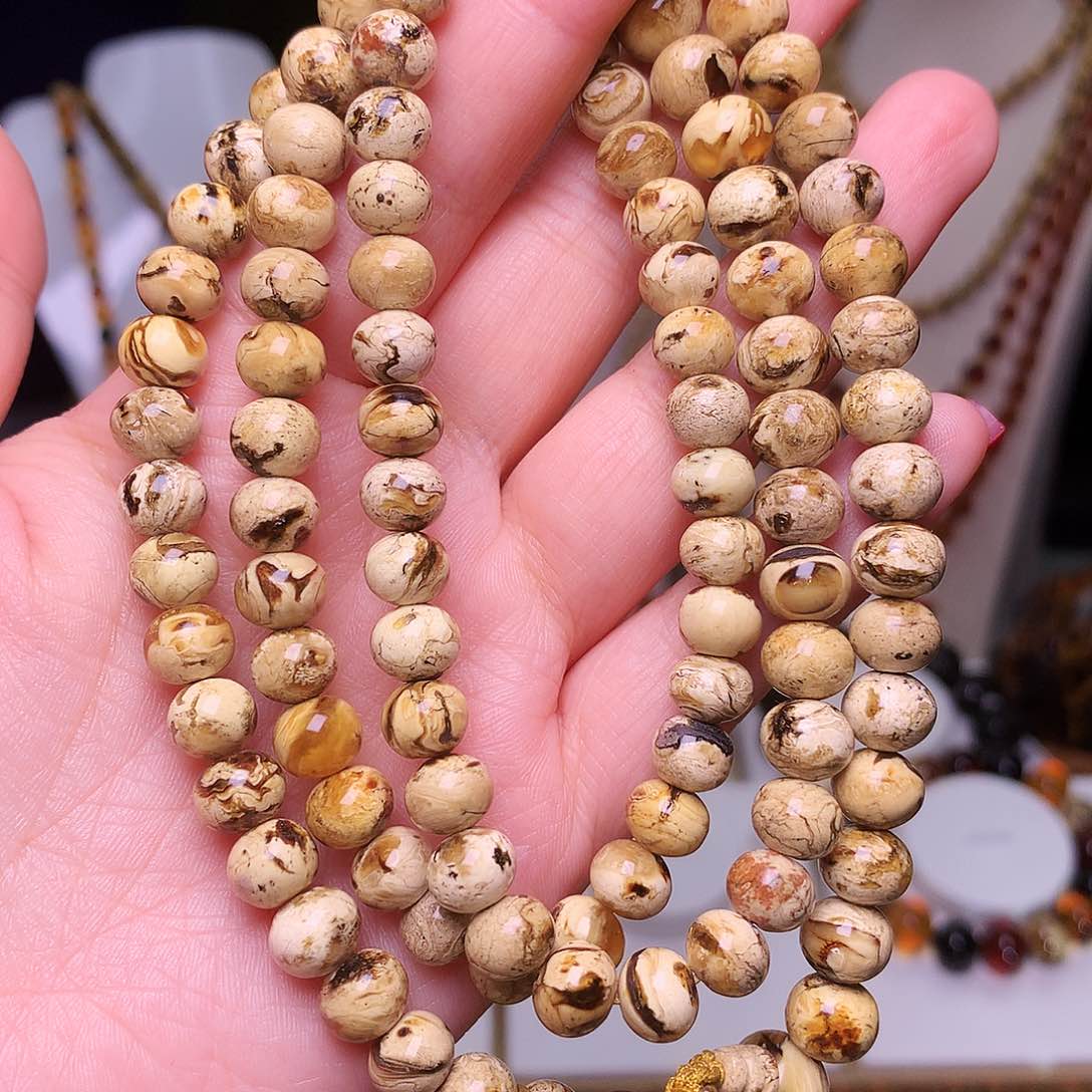 琥珀裸石未镶嵌富*琥珀