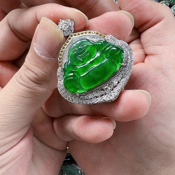 翡翠颈饰未镶嵌天然A货翡翠放漏