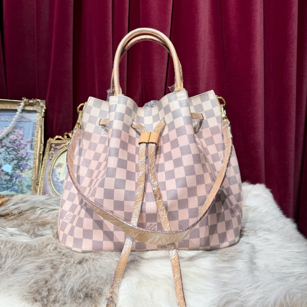 95新 LouisVuitton/路易威登 全原装白色拼粉色棋盘格水桶LY0704