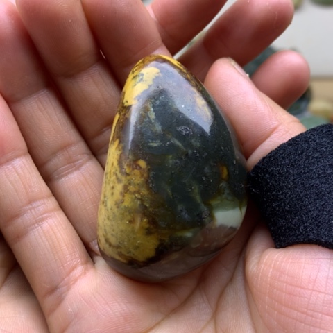 【闪购商品】未镶嵌岫岩河磨玉（透闪石质玉）把件