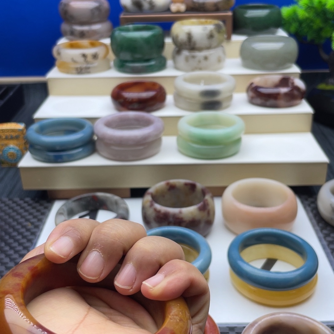 忘***草石英质玉手镯未镶嵌