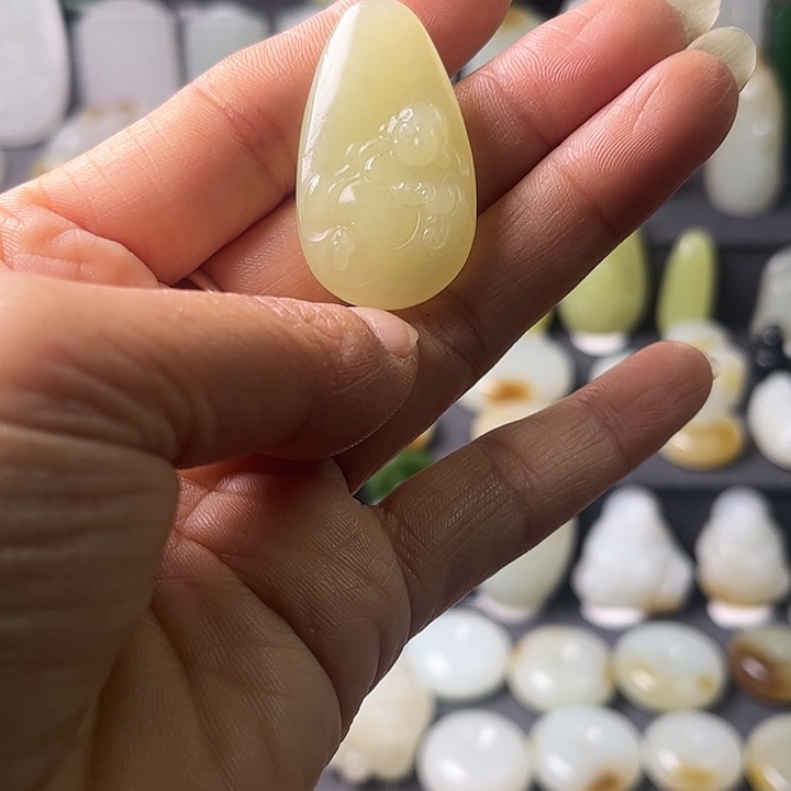 和田玉（黄玉）未镶嵌颈饰