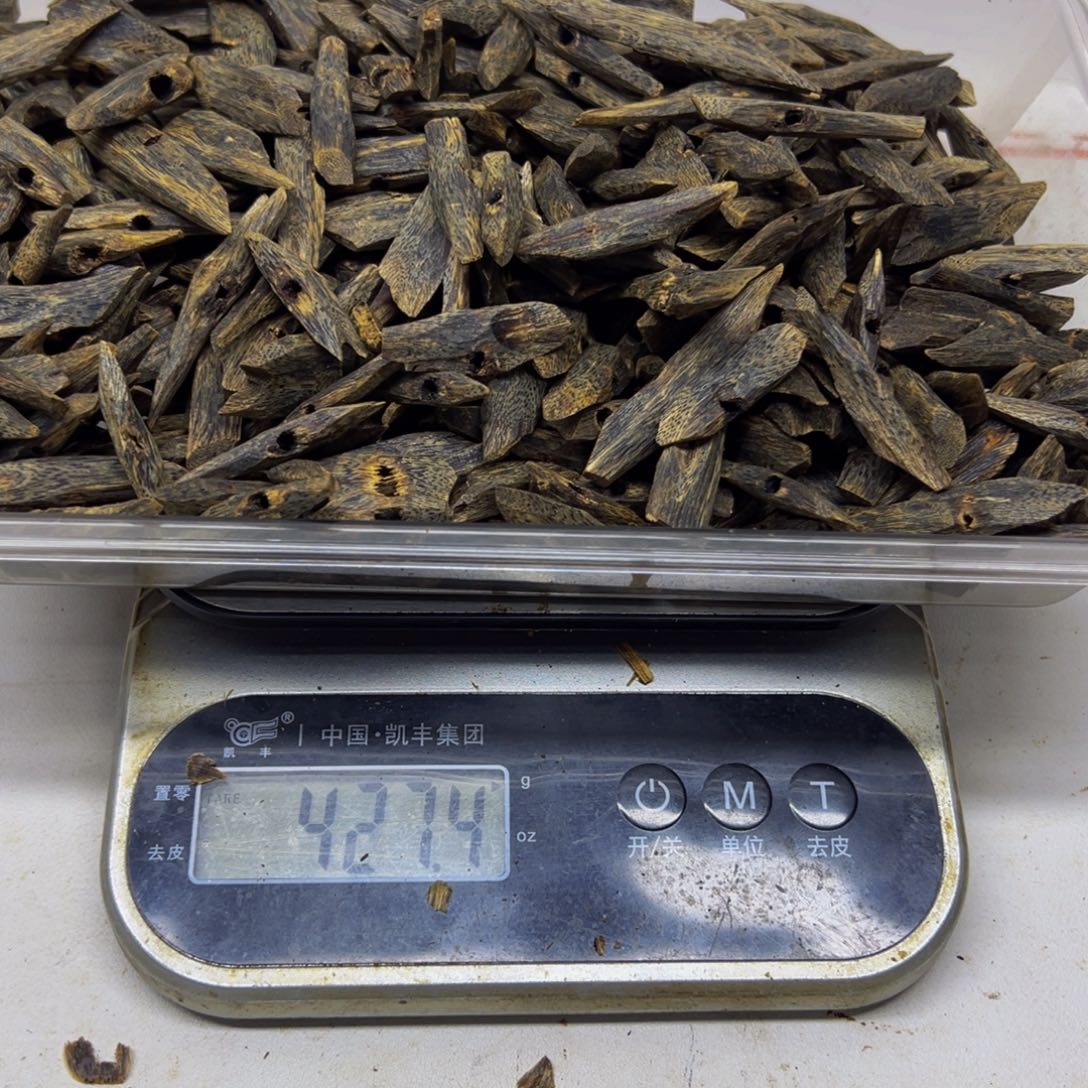 沉香碎屑沉香绿奇楠沉香高油西瓜叶块料30克