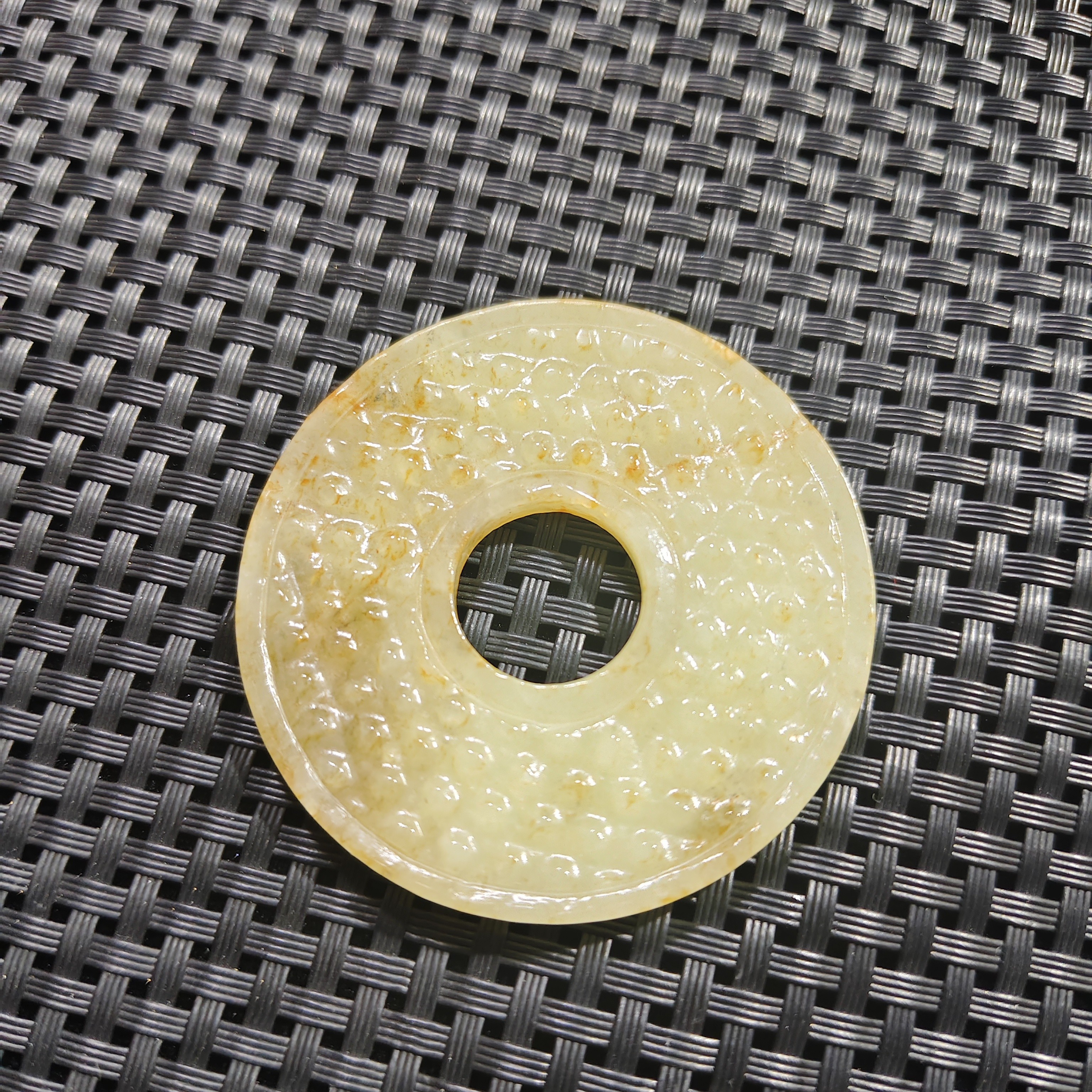 精品和田玉圆壁，乳钉纹