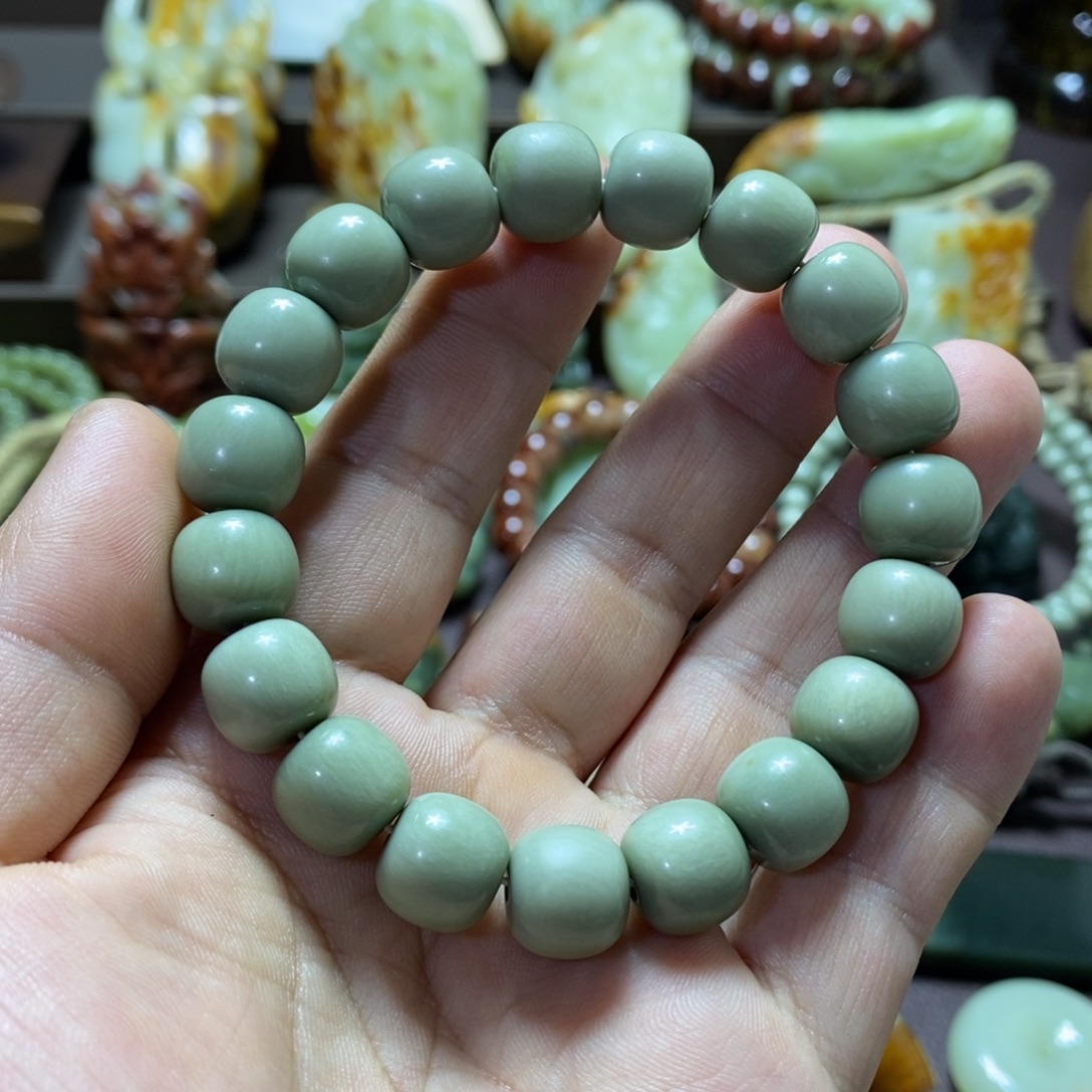 【***】透闪石质玉未镶嵌手链