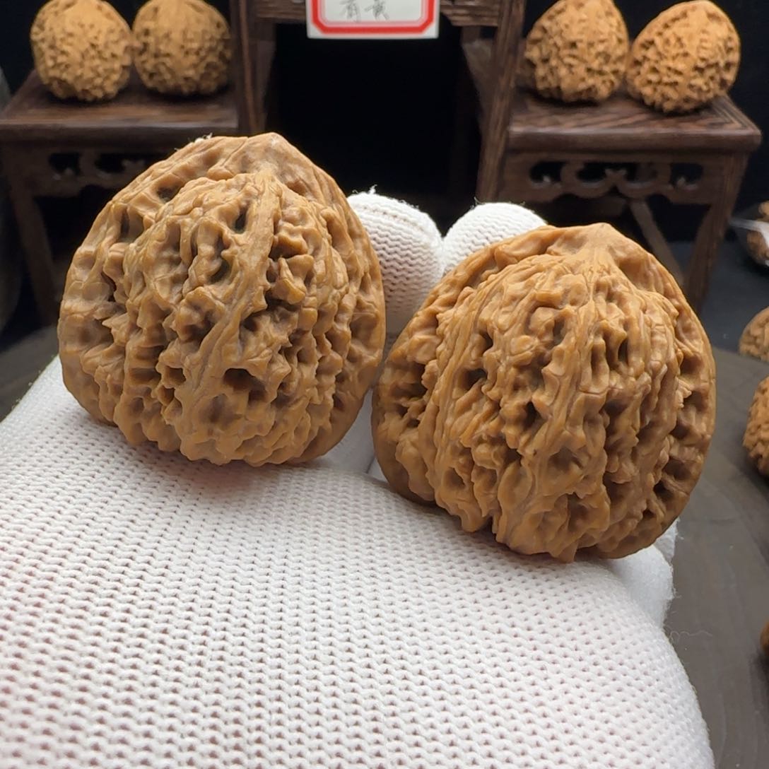 文玩核桃吊坠40三角  47克