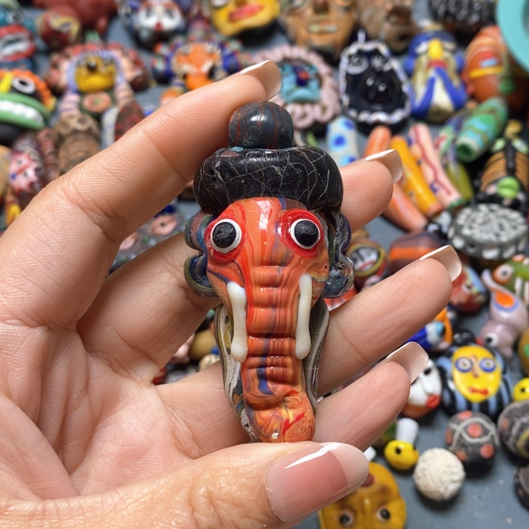 琉璃颈饰印度尼西亚大象