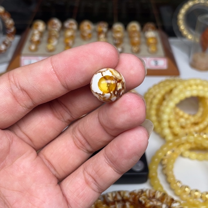 w***w琥珀未镶嵌裸石21号