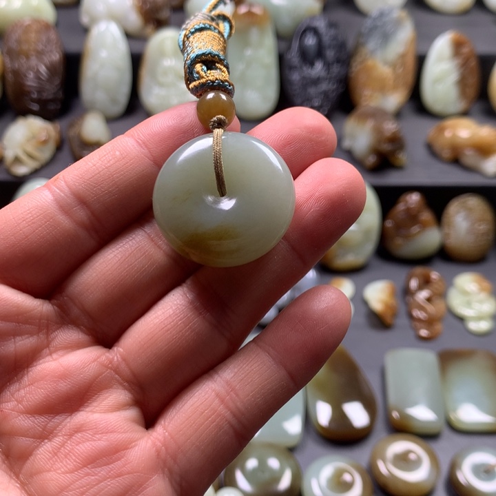 和田玉（糖玉）颈饰未镶嵌