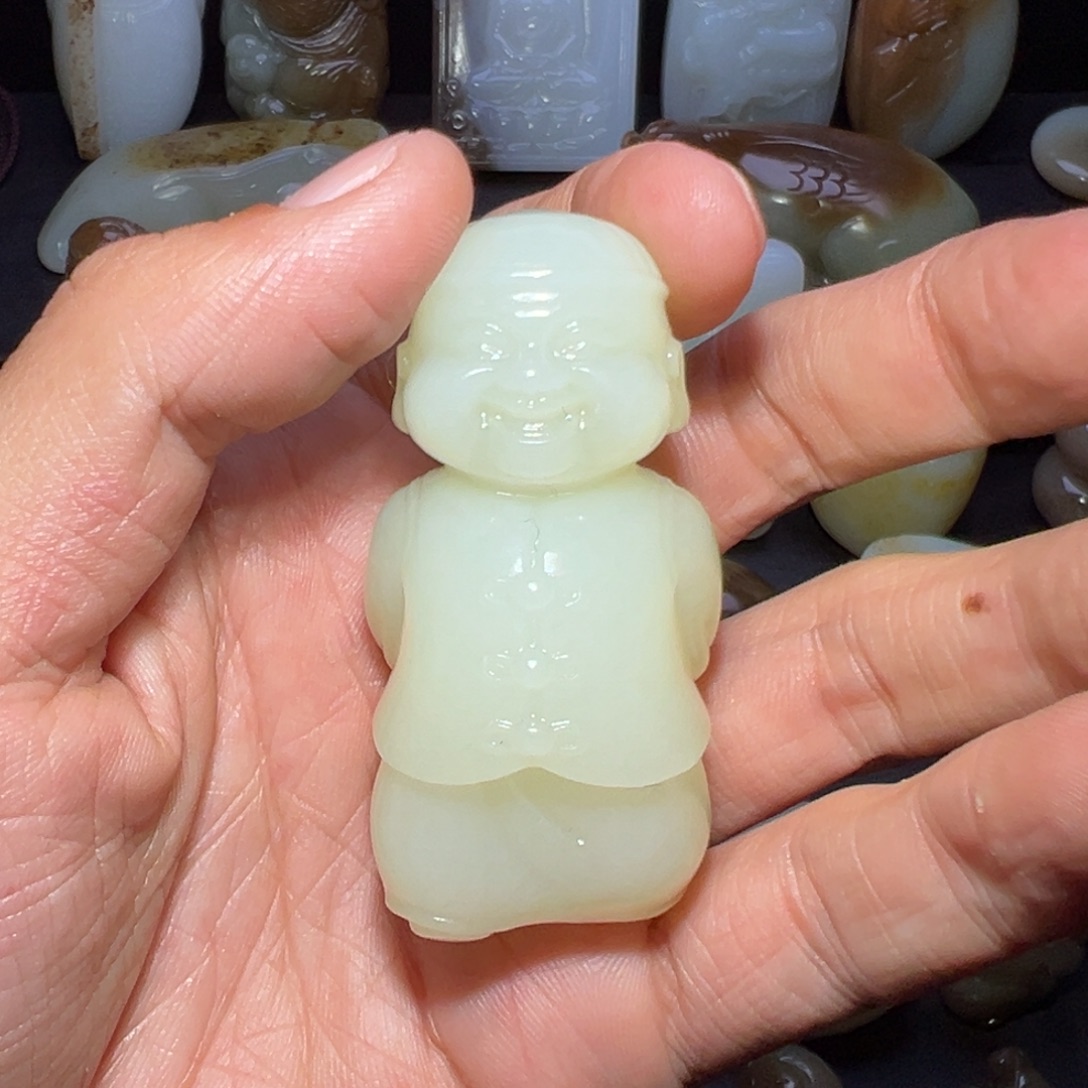 ****安和田玉未镶嵌颈饰