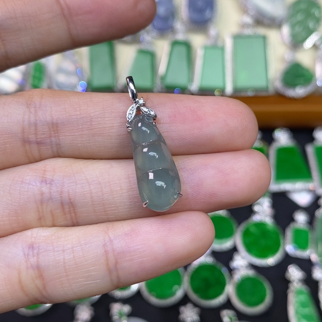 翡翠吊坠(不含链)18K金镶嵌