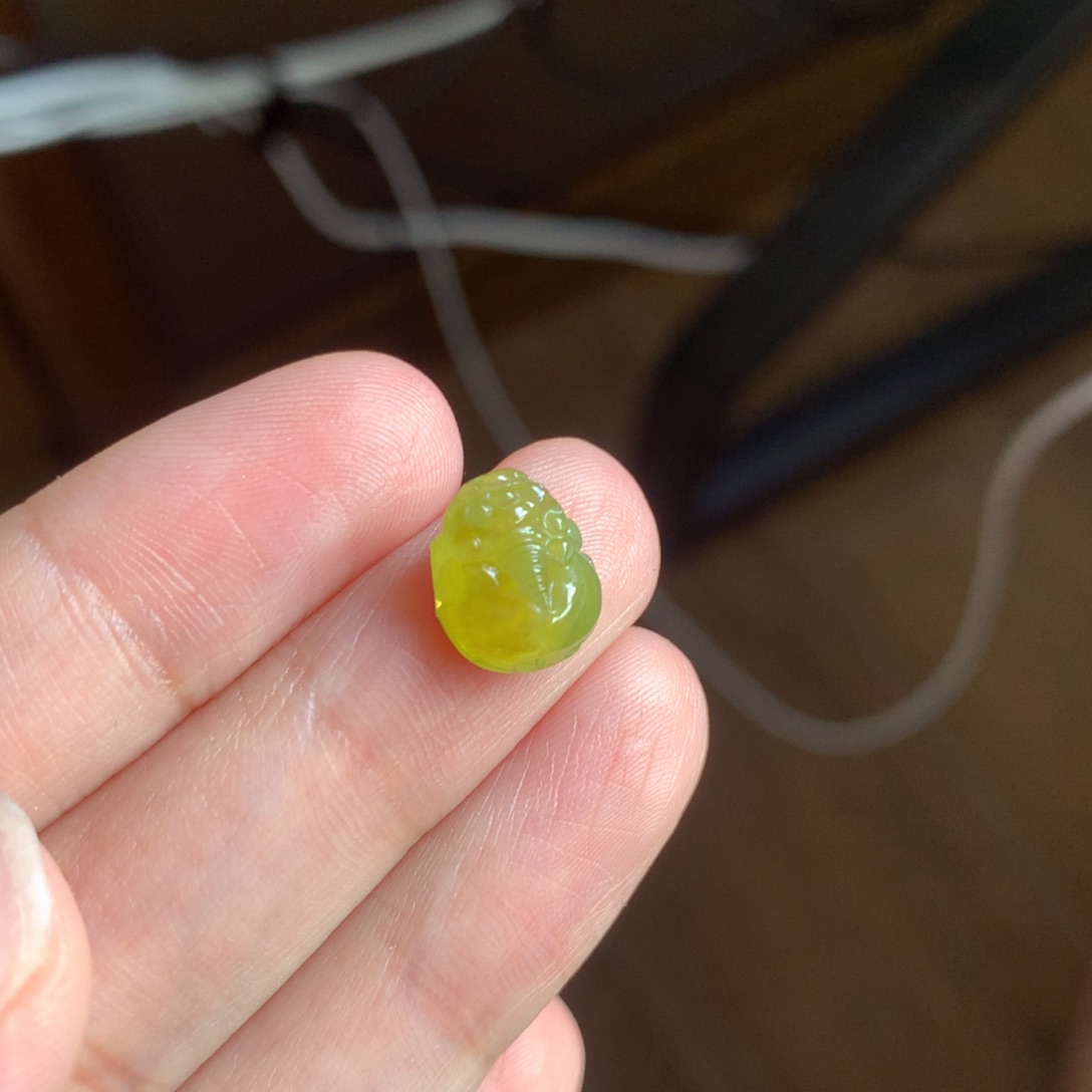 颈饰未镶嵌翡翠鸡油黄貔貅