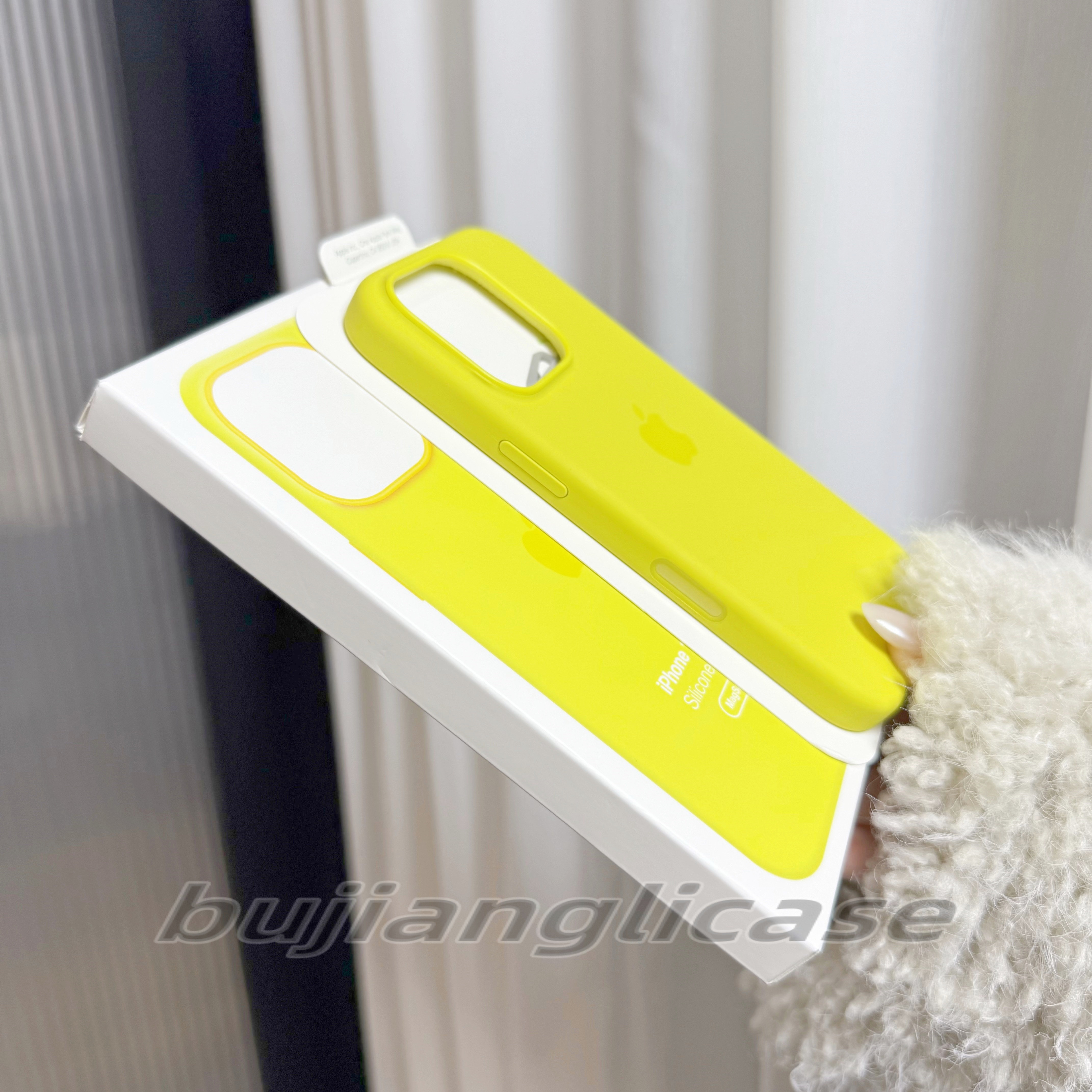 磁吸弹窗适用苹果16promax液态硅胶手机壳防摔保护拍照按键耐用