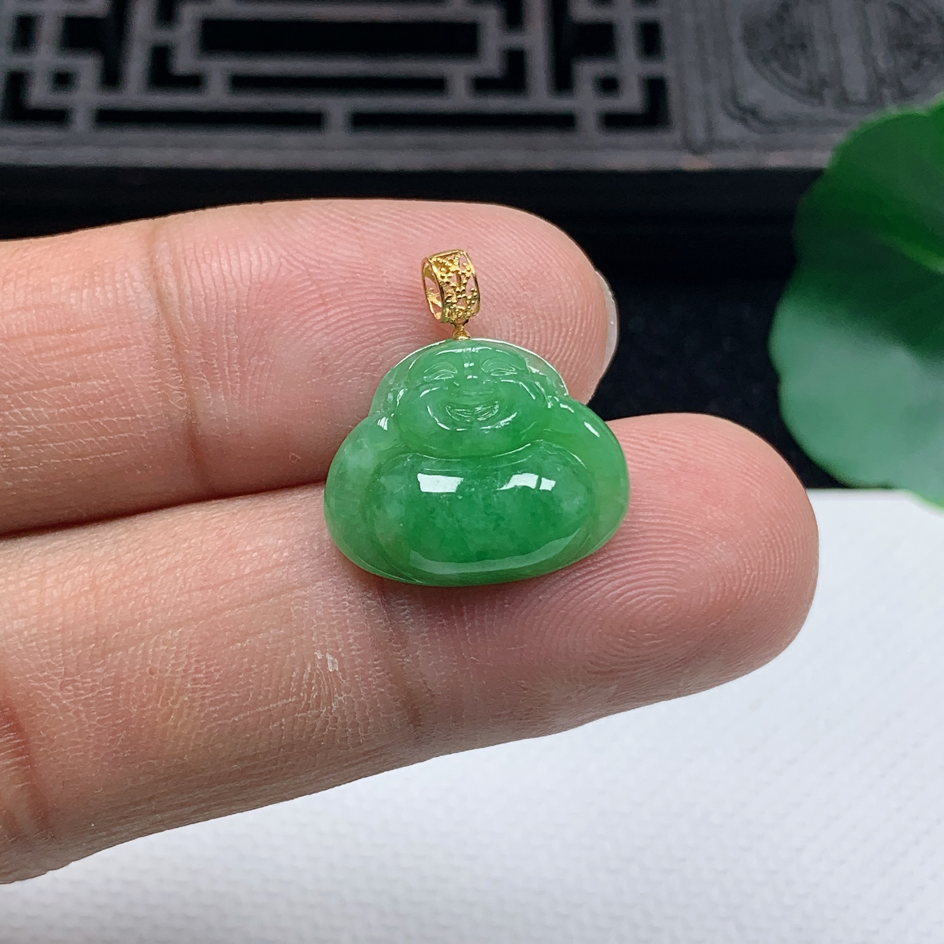 缅甸天然翡翠A货18K金扣精美满绿佛公小吊坠尺寸14.1*17.2*4.2mm