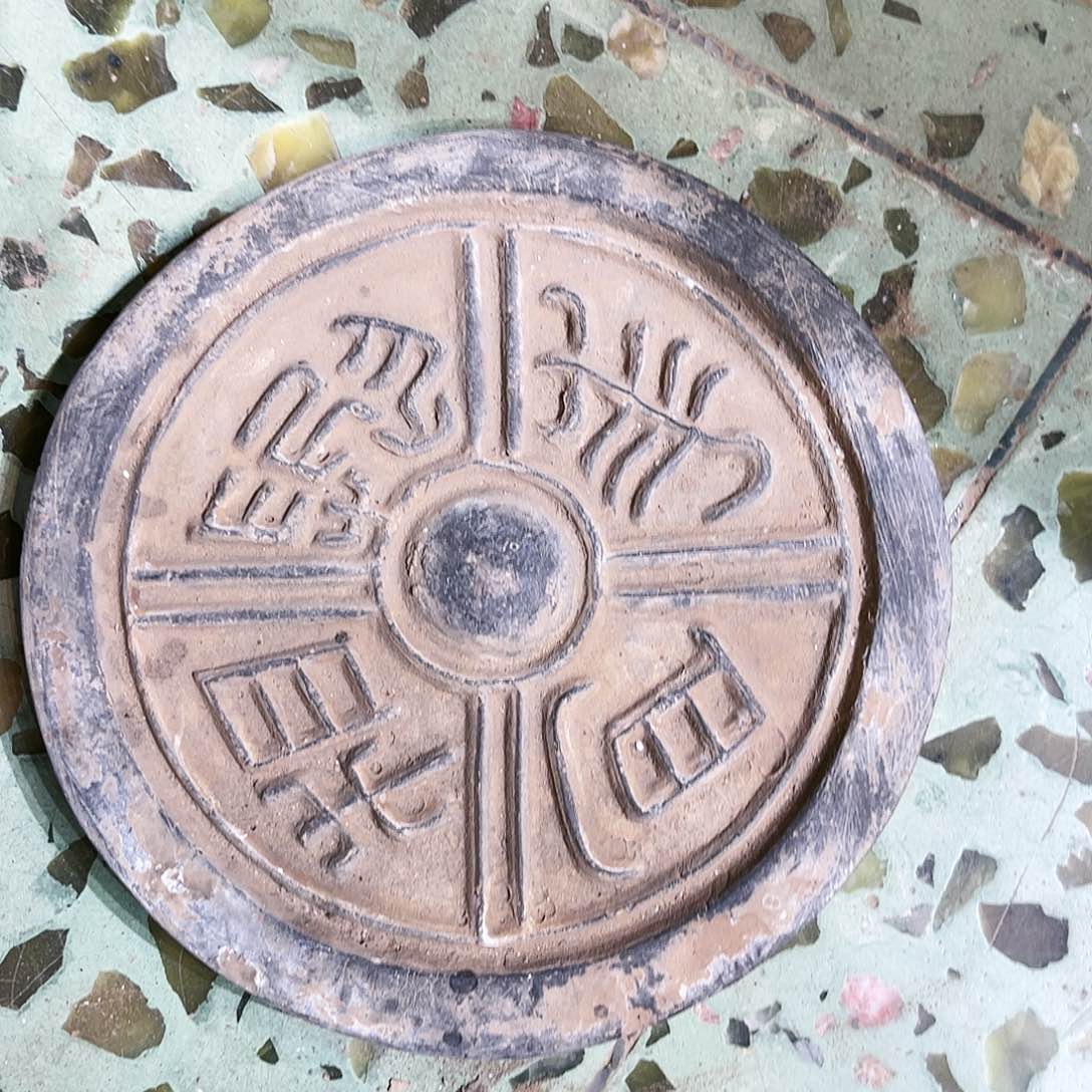 瓦当摆件的人也有