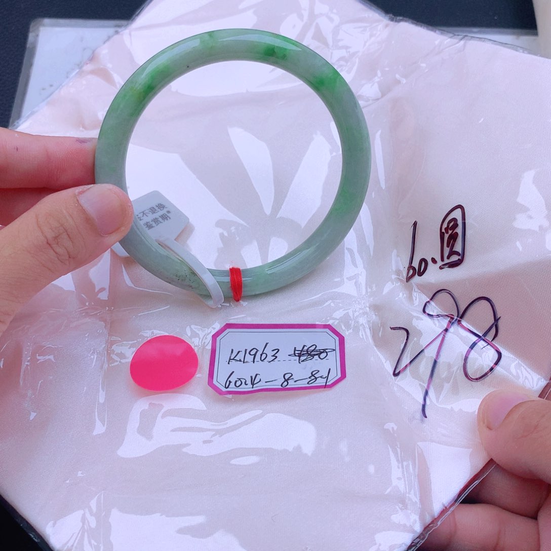 翡翠手镯未镶嵌我