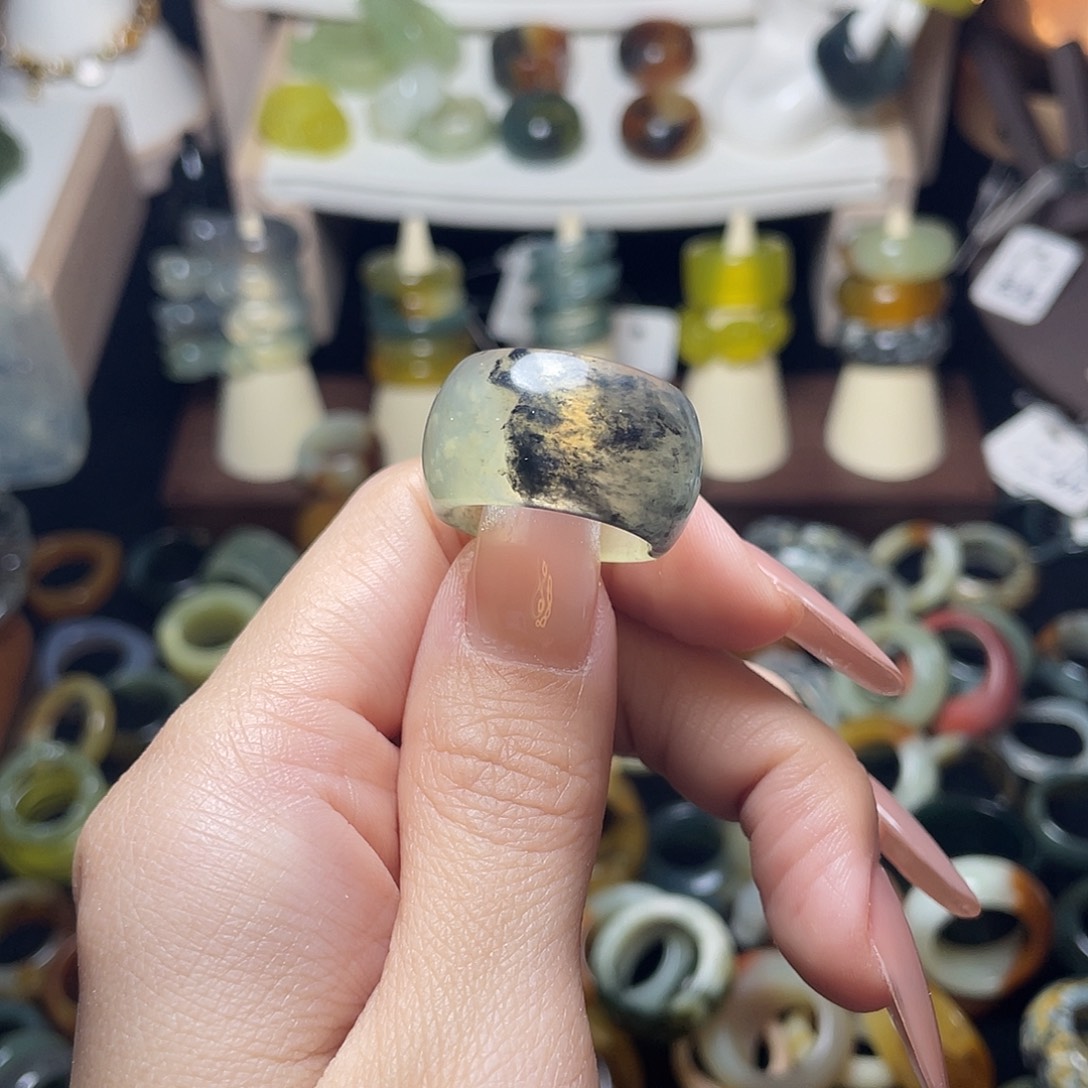 蛇纹石玉未镶嵌戒指18.4