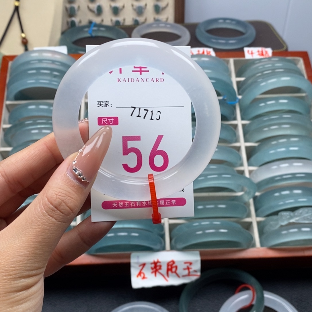 噔***d石英质玉未镶嵌手镯