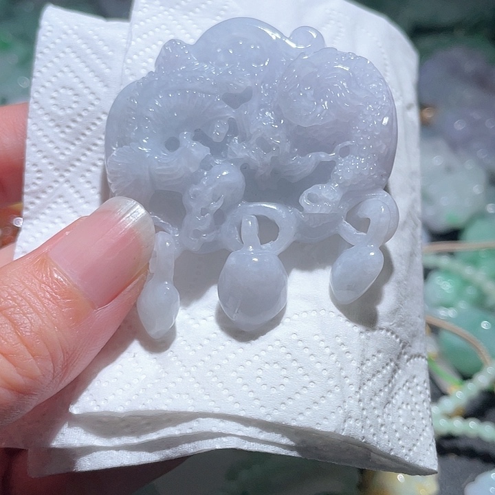 颈饰未镶嵌翡翠，天