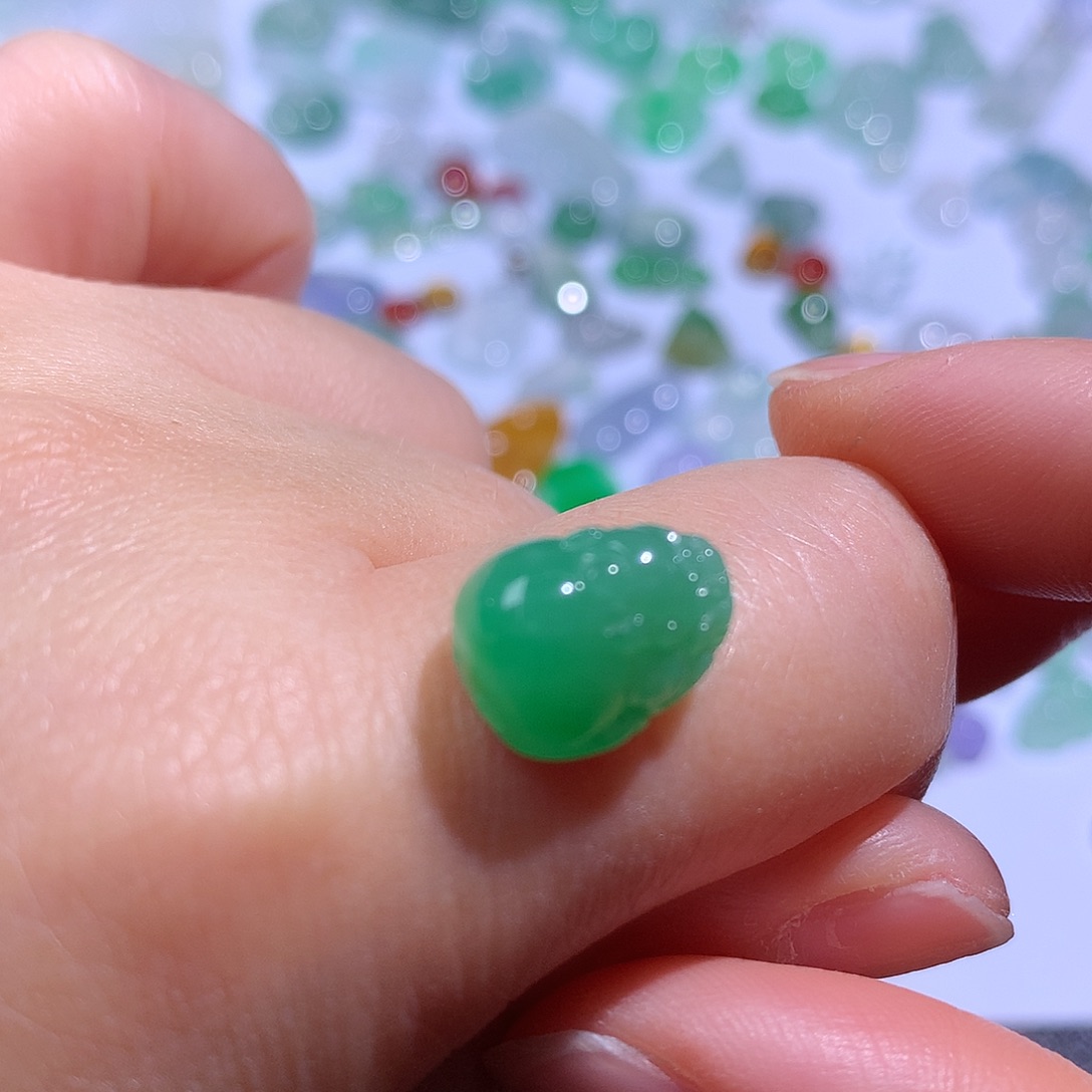 翡翠颈饰未镶嵌皮休