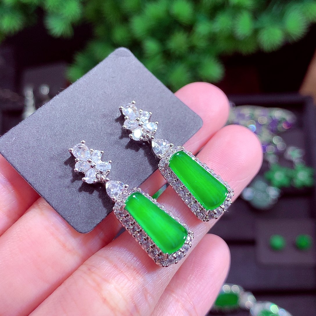 颈饰未镶嵌翡翠天然