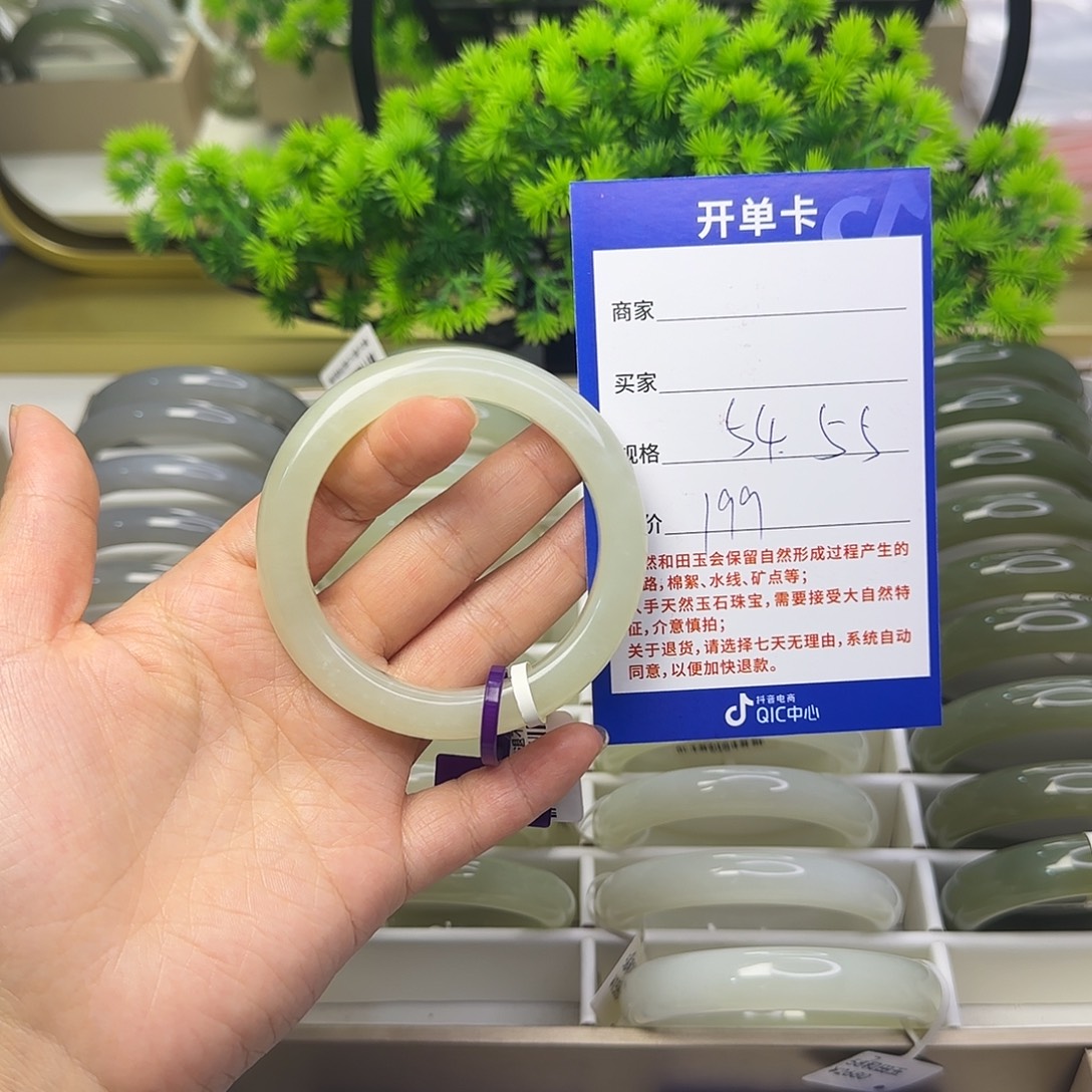 和田玉未镶嵌手镯