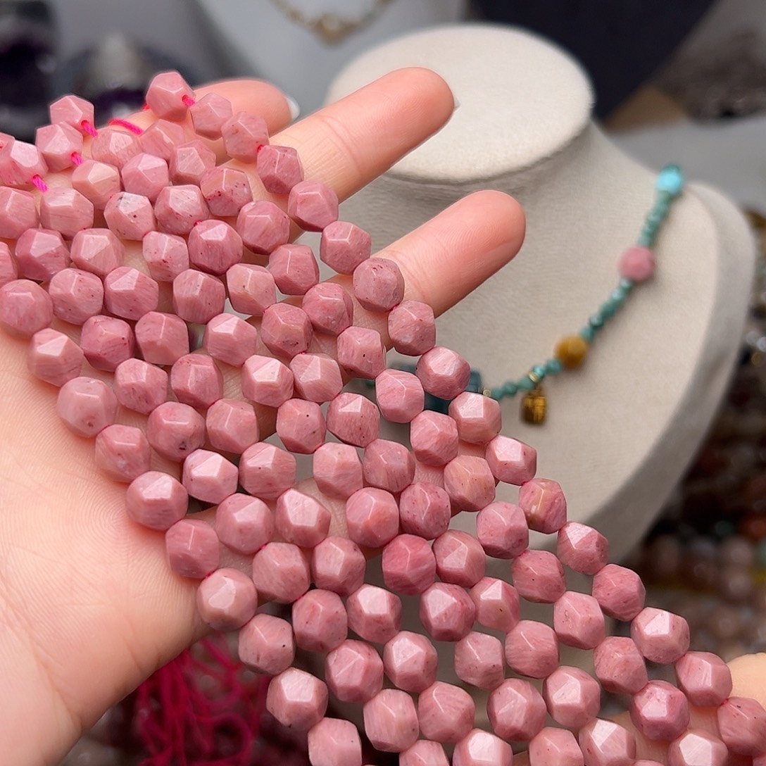 玛瑙/玉髓合金珠宝半成品Y616。7.6mm天然红纹石棱形钻切一条