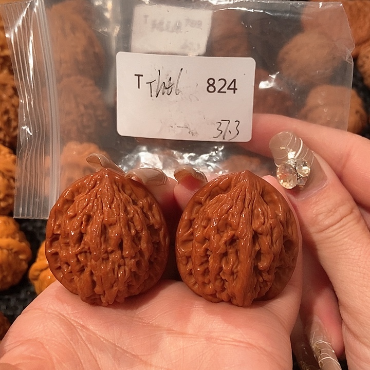 文玩核桃吊坠虎头37